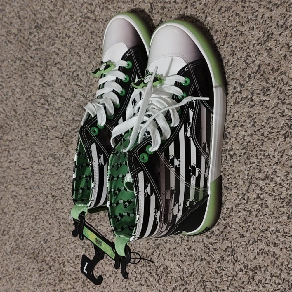 BEETLEJUICE women high top sneakers Size 7